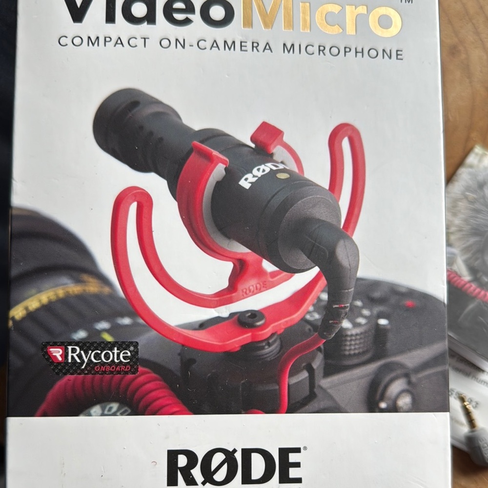 VideoMicro Compact On-Camera Microphone - Black and Red